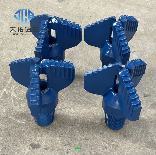 9‑inch (228 mm) drill bits with carbide tips and alloy blades – 228 mm diameter water well drilling bits.